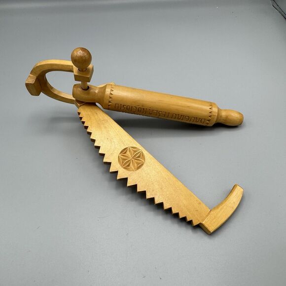 Vtg Finnish Wood Folk Art Wall Hanging Hand Saw Rolling Pin Travel Souvenir 11" - Picture 1 of 9